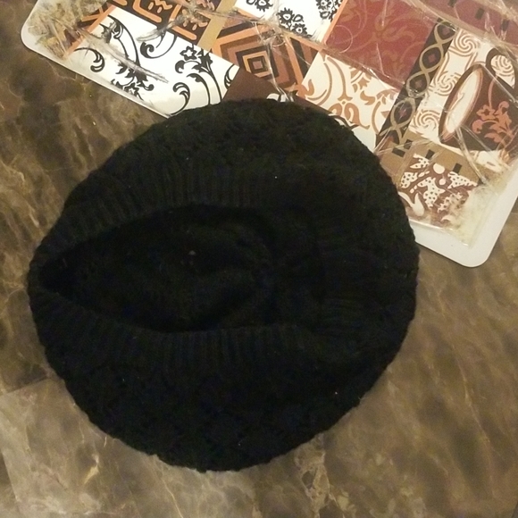 Knit hat - Picture 2 of 2